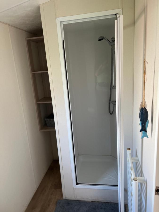 Hotel Angie'S Caravan At Seawick Saint Osyth Exterior foto