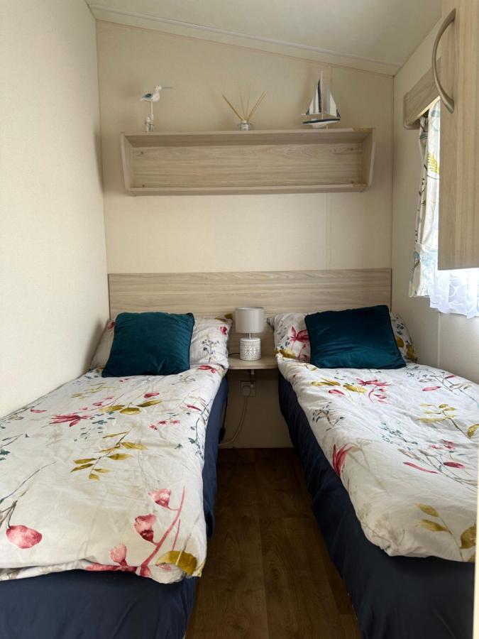 Hotel Angie'S Caravan At Seawick Saint Osyth Exterior foto