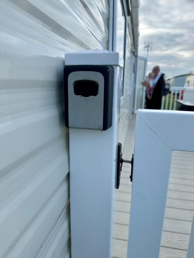 Hotel Angie'S Caravan At Seawick Saint Osyth Exterior foto