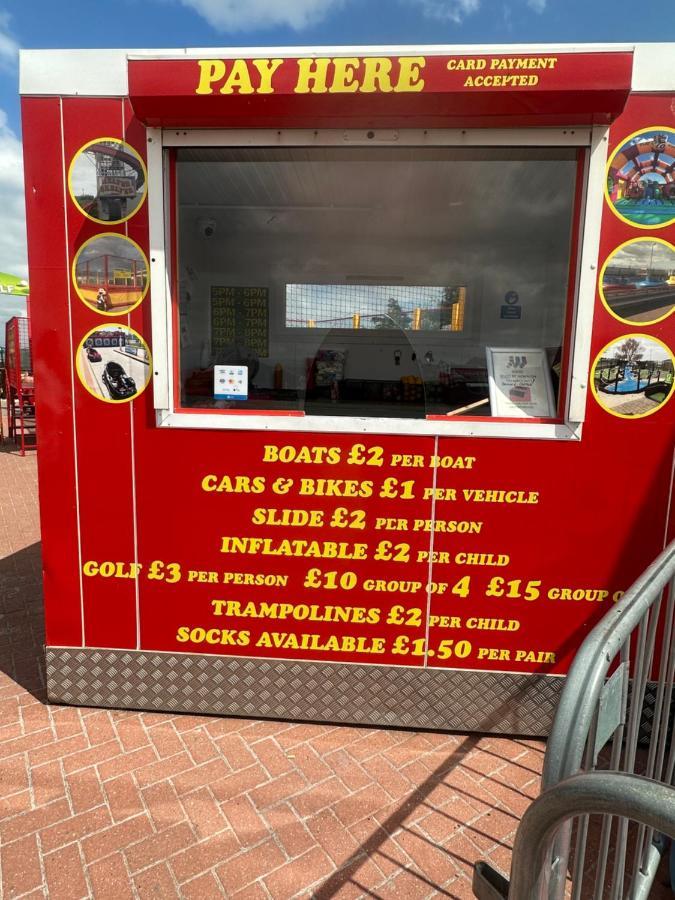 Hotel Angie'S Caravan At Seawick Saint Osyth Exterior foto
